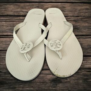 Tory Burch Minnie Flip Flops Ivory Enamel Logo Leather Straps Rainbow Sole